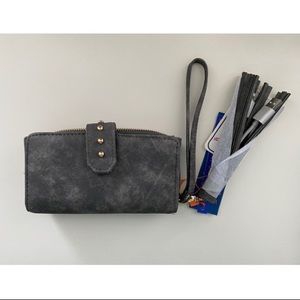 *NWT* Gray Wristlet with Charger